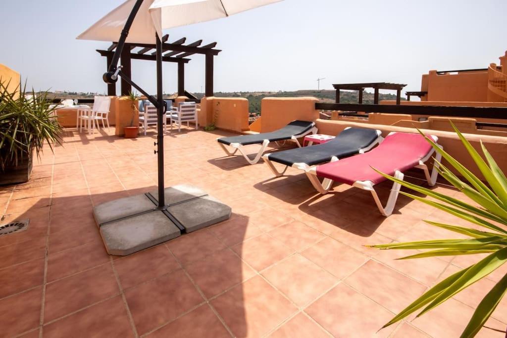 Apartamento Penthouse With Roof Terrace, Bbq, Pool- And Sea Views Buenas Noches Exterior foto